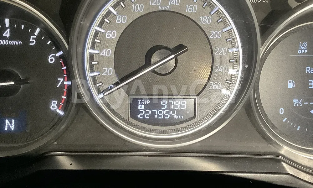 Vehicle photo 8