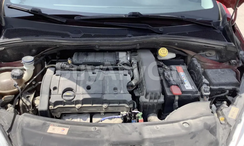 Vehicle photo 6