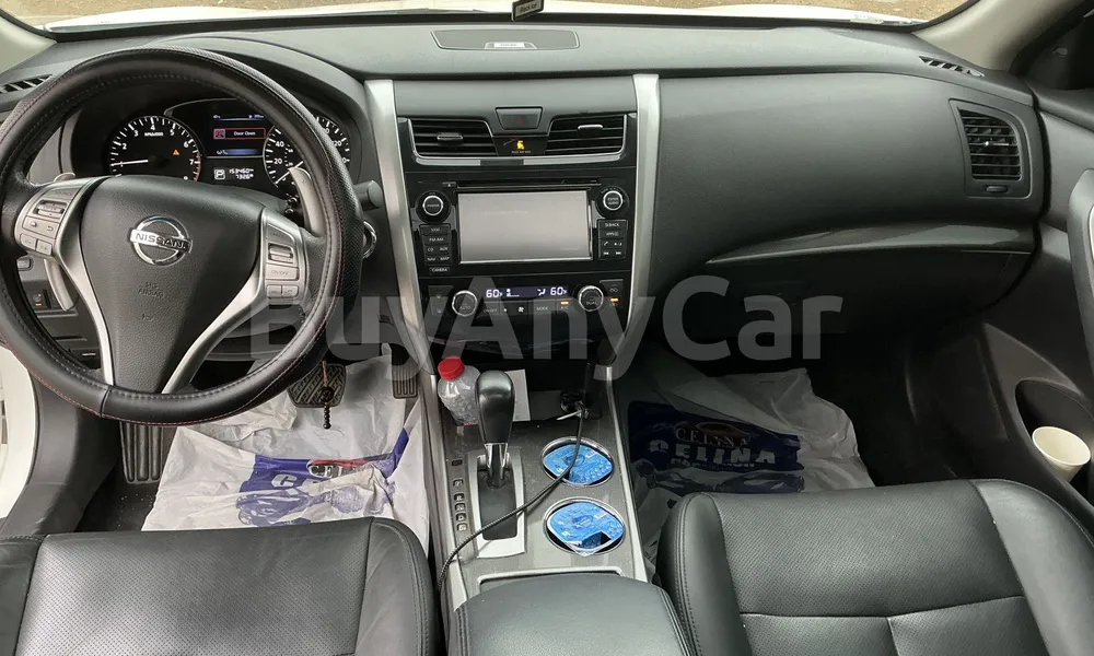 Vehicle photo 8
