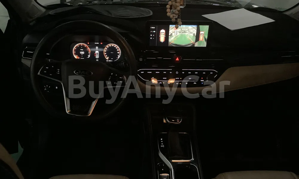 Vehicle photo 7