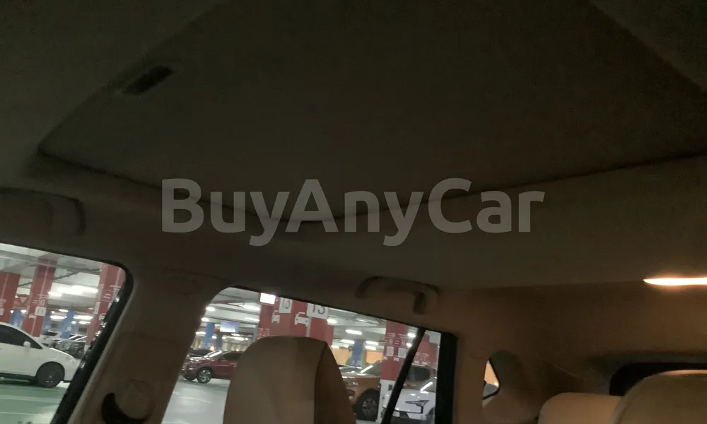 Vehicle photo 9