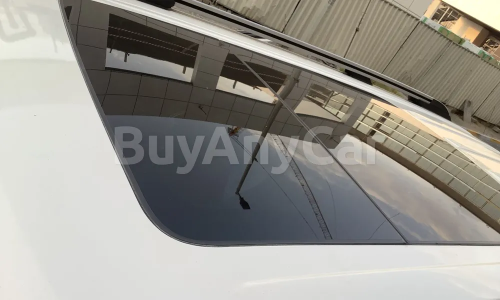 Vehicle photo 5