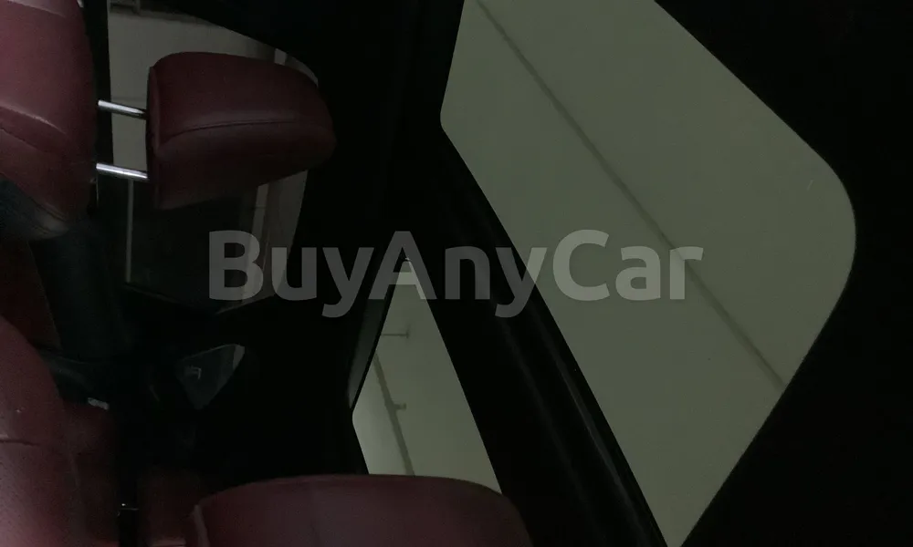 Vehicle photo 8