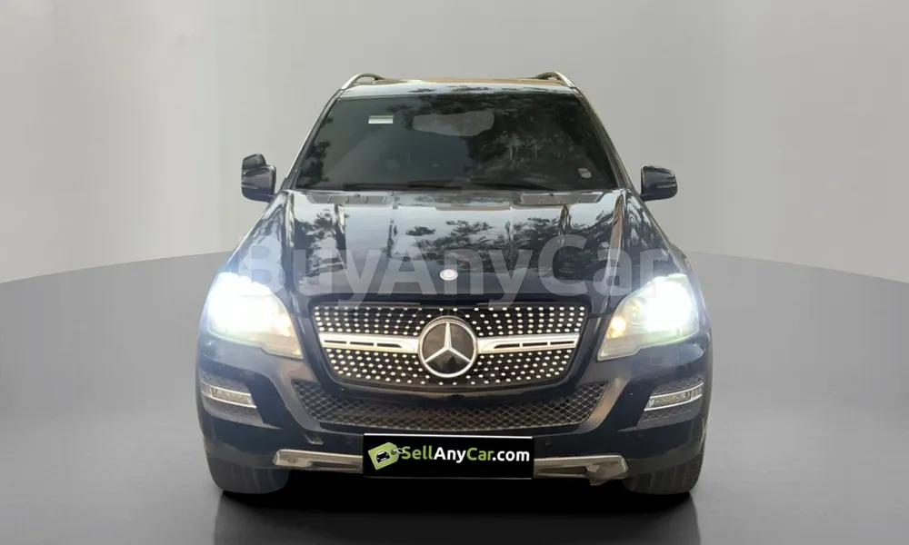 Vehicle photo 1