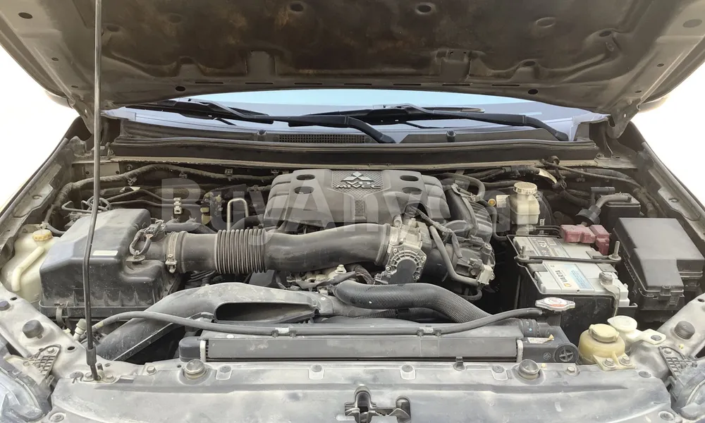 Vehicle photo 6