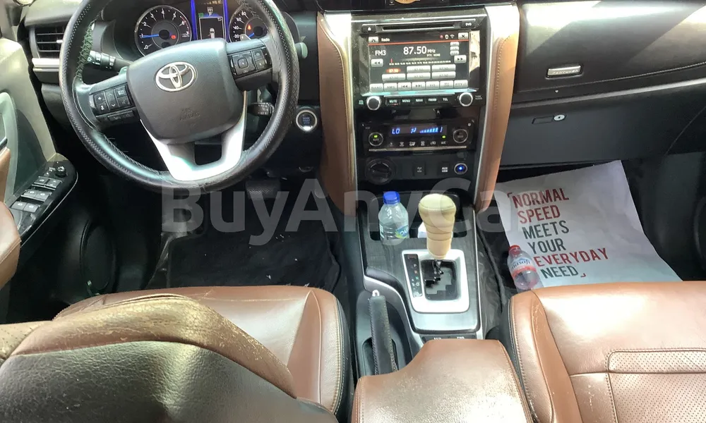 Vehicle photo 9