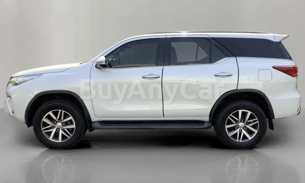 Vehicle photo 4
