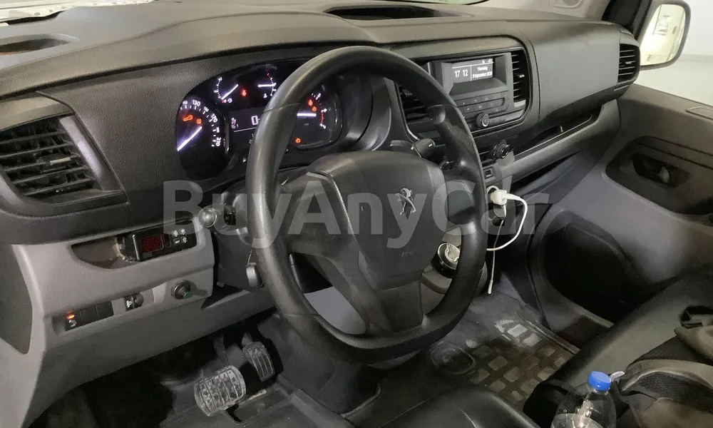Vehicle photo 9