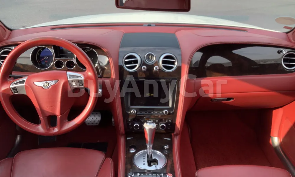 Vehicle photo 9