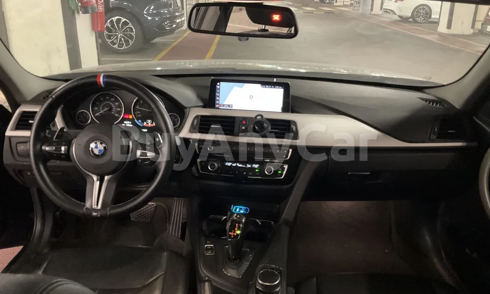Vehicle photo 8