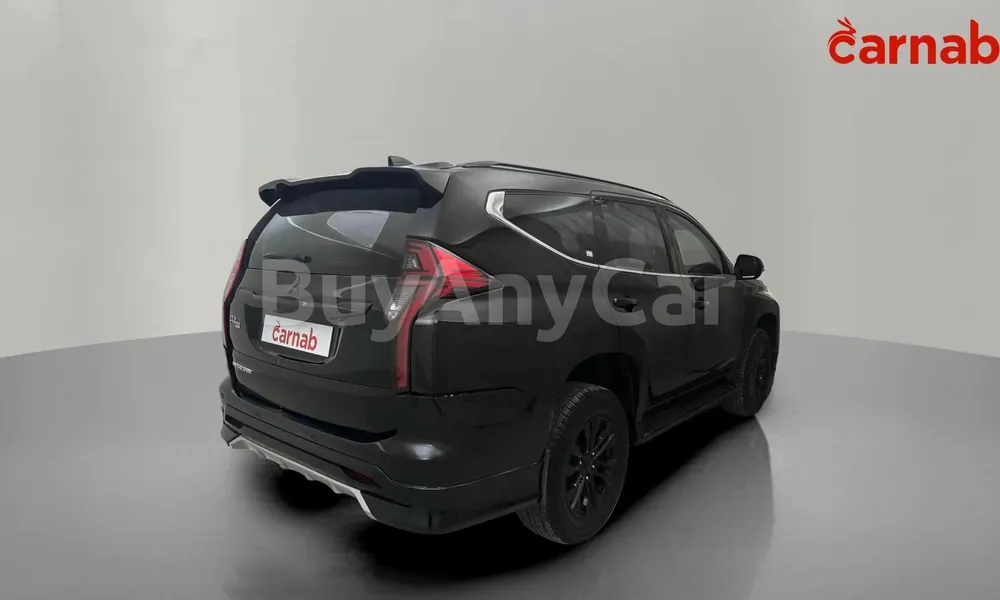 Vehicle photo 8
