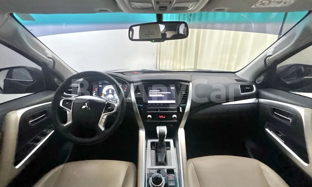 Vehicle photo 10