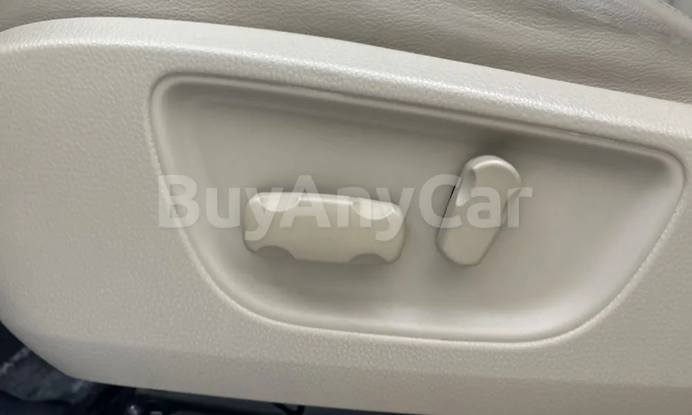 Vehicle photo 13