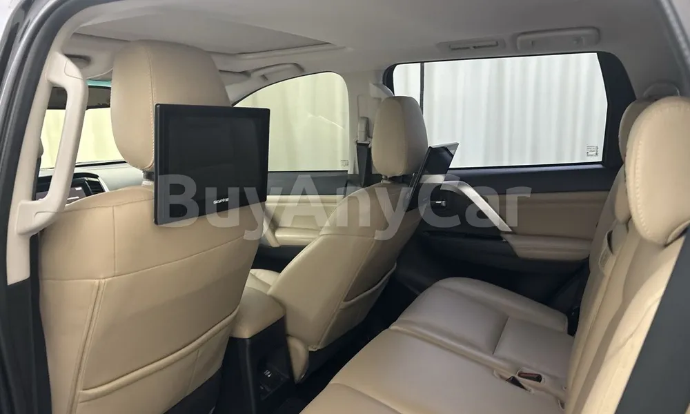 Vehicle photo 15
