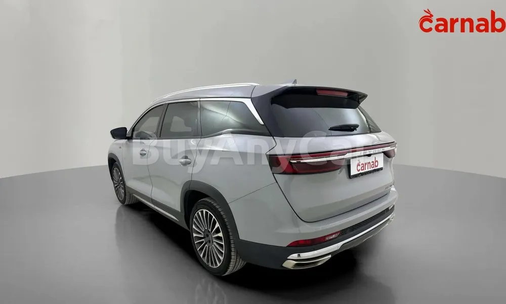 Vehicle photo 9