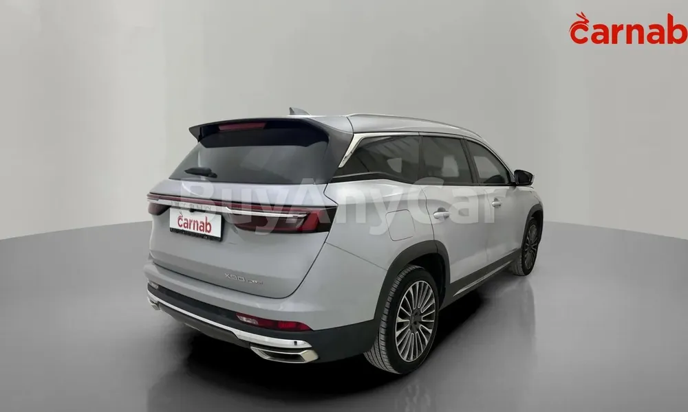 Vehicle photo 10