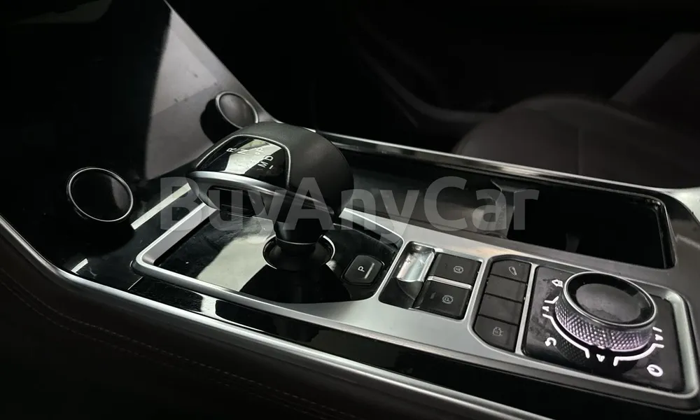 Vehicle photo 8