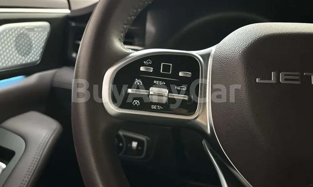 Vehicle photo 11