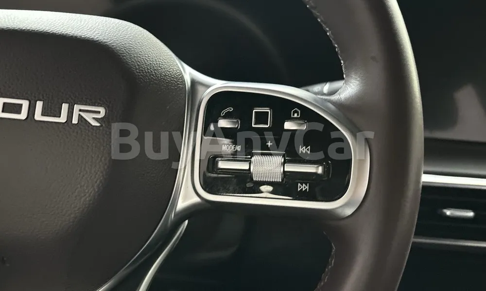 Vehicle photo 13