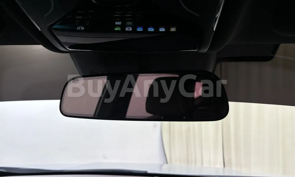 Vehicle photo 12