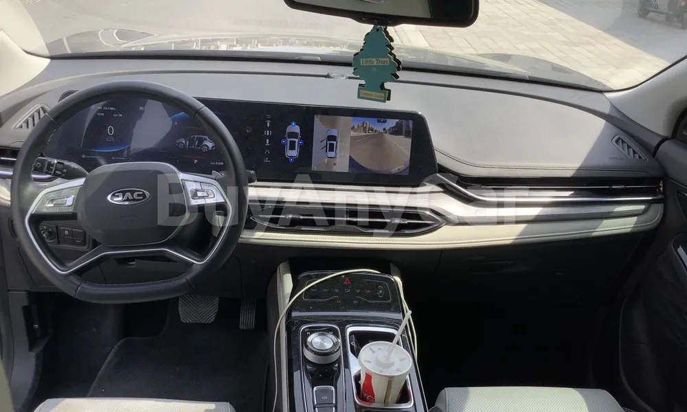Vehicle photo 6