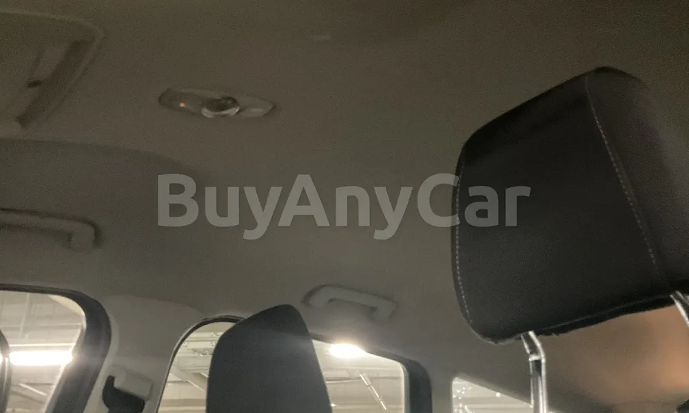 Vehicle photo 9