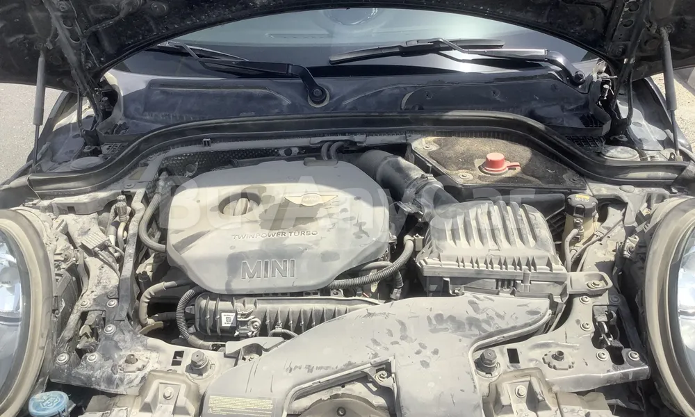 Vehicle photo 6