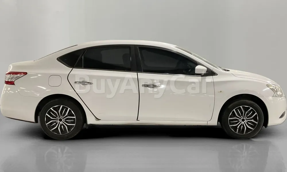 Vehicle photo 3