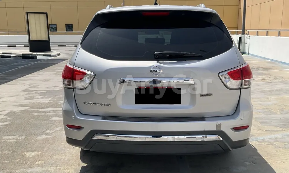 Vehicle photo 2