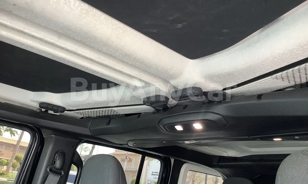 Vehicle photo 9