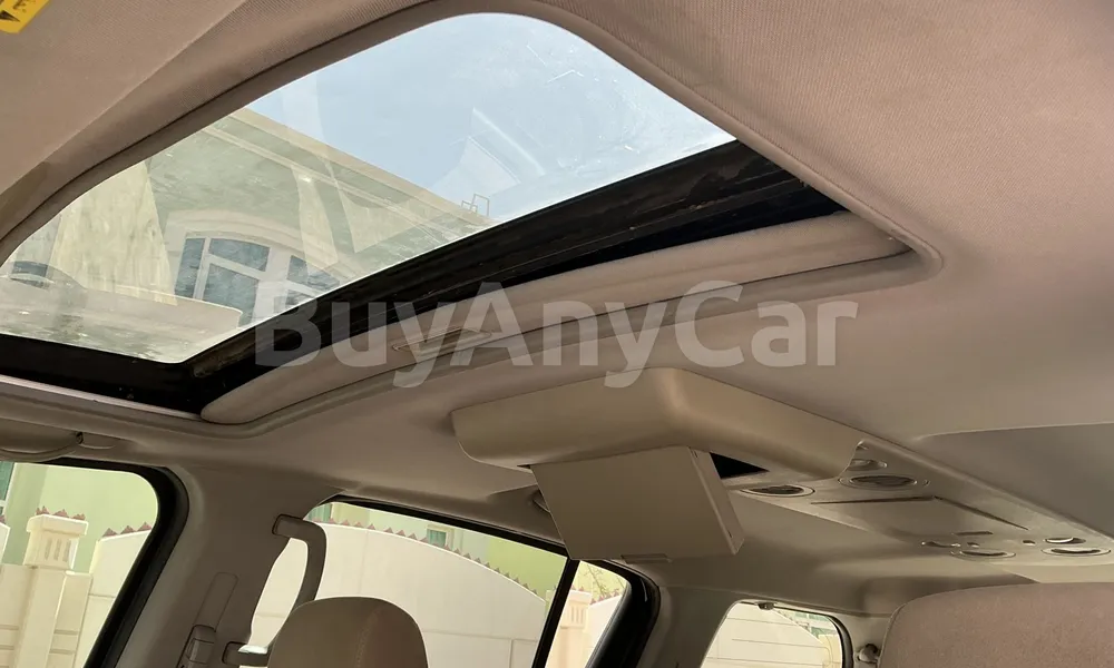 Vehicle photo 9