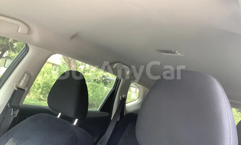 Vehicle photo 9
