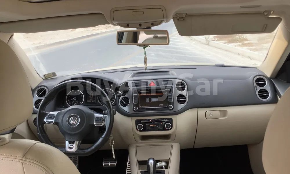 Vehicle photo 8