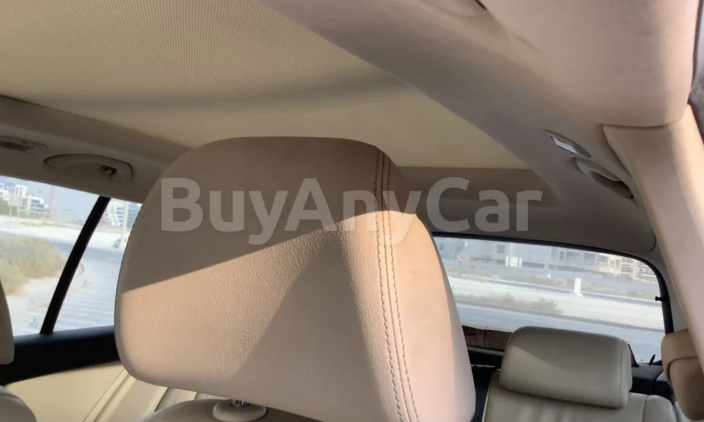 Vehicle photo 9