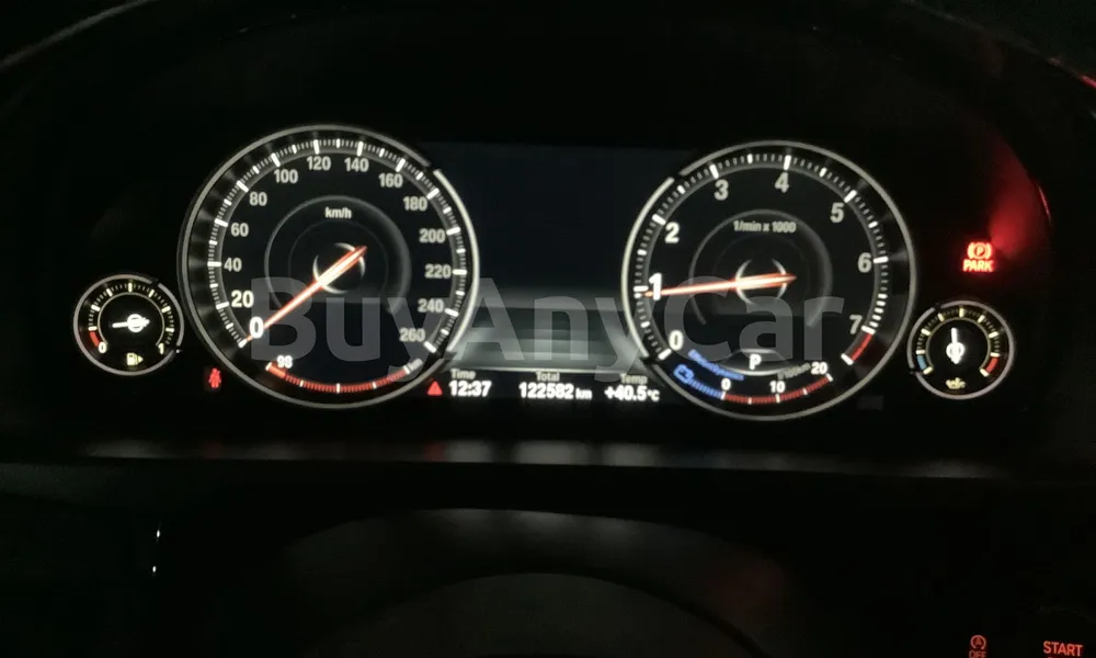 Vehicle photo 8