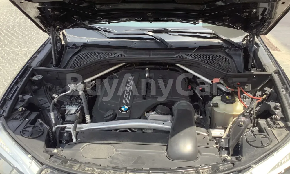 Vehicle photo 6