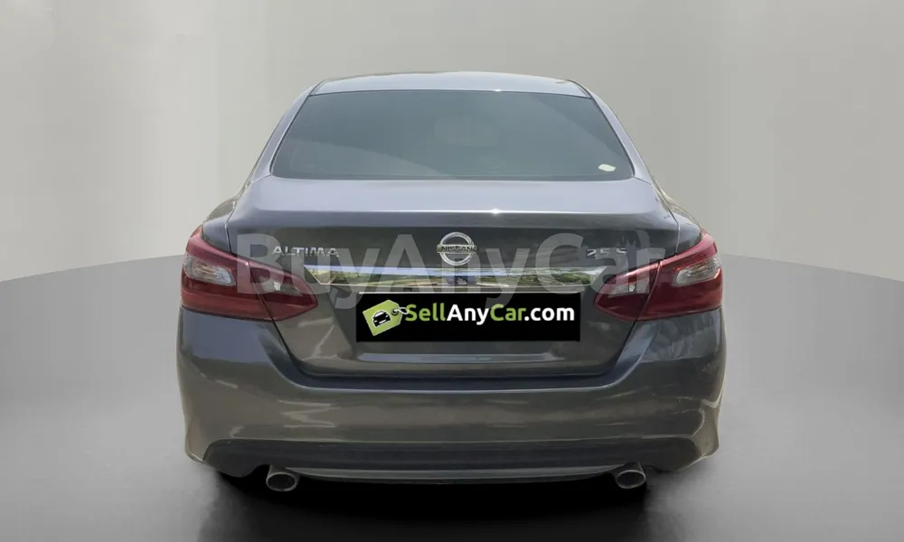 Vehicle photo 2