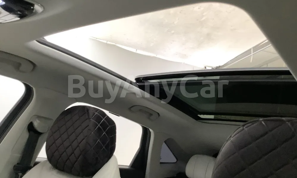 Vehicle photo 9