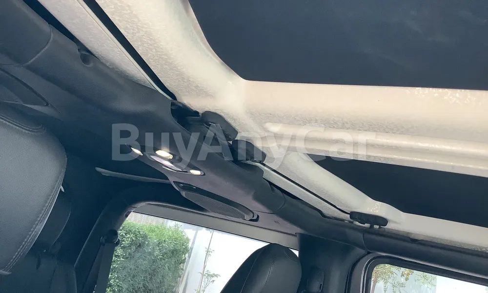 Vehicle photo 9