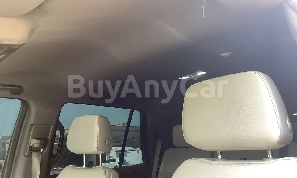 Vehicle photo 9