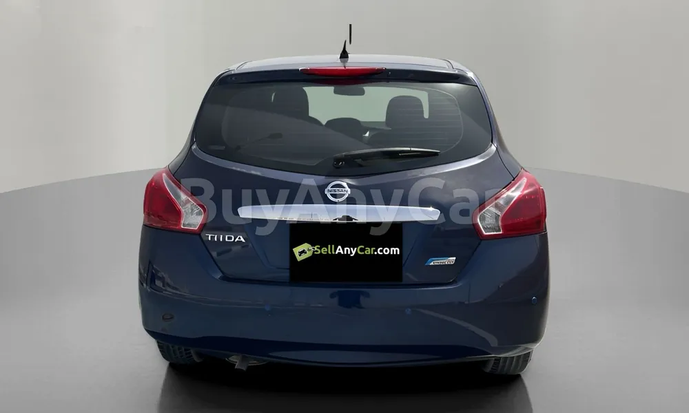 Vehicle photo 2