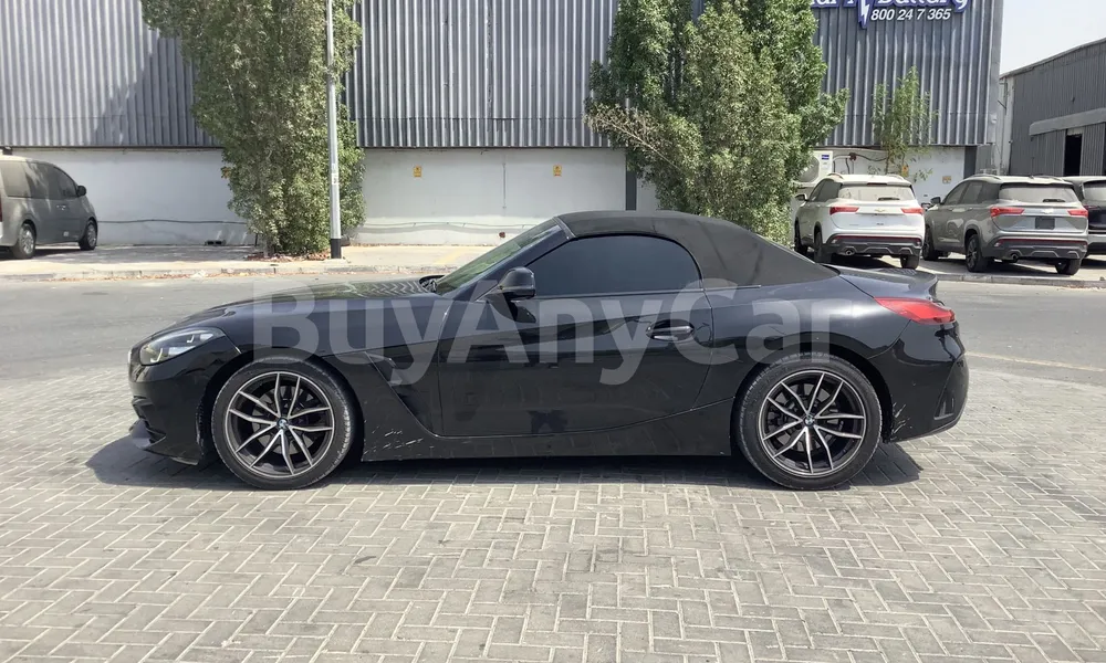 Vehicle photo 4