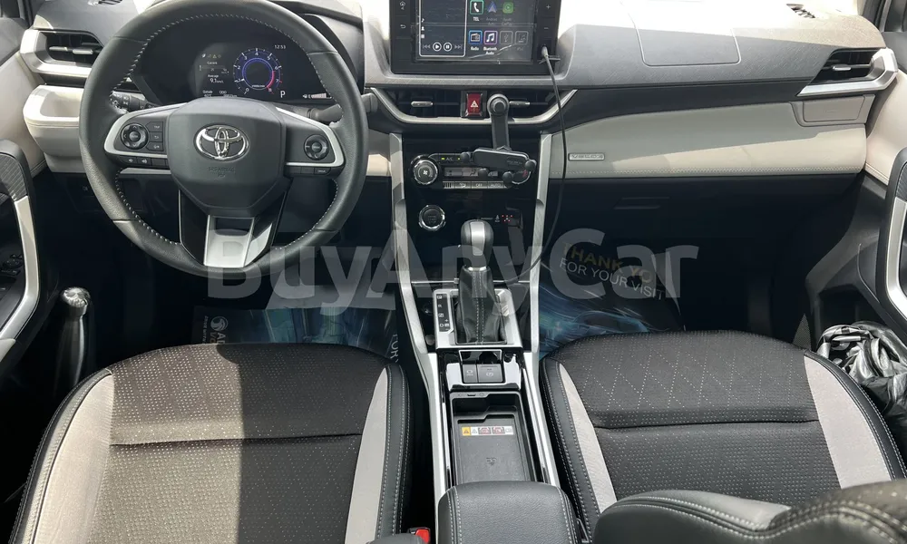 Vehicle photo 9