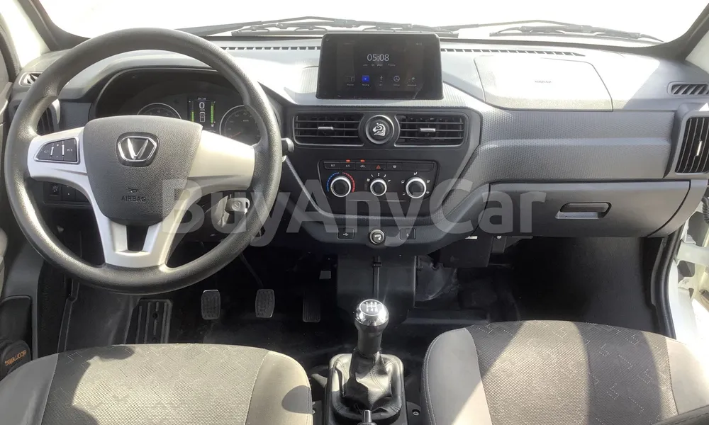 Vehicle photo 8