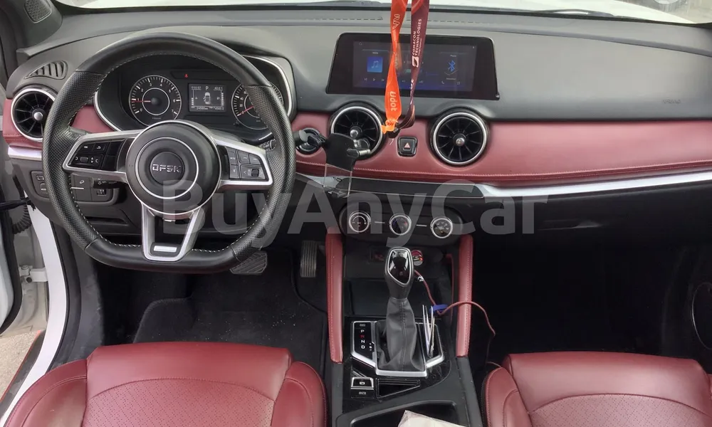 Vehicle photo 8