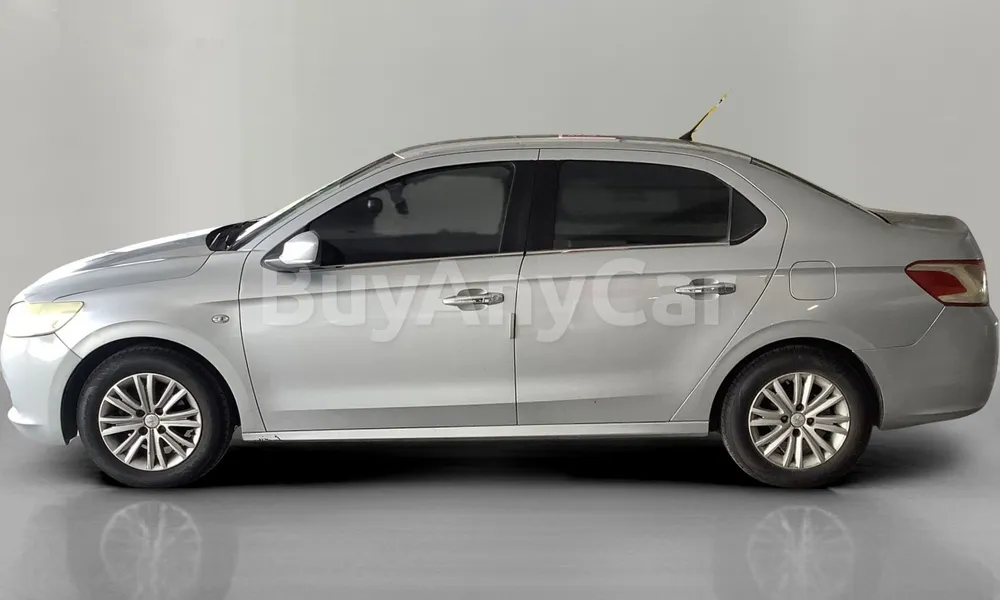 Vehicle photo 4
