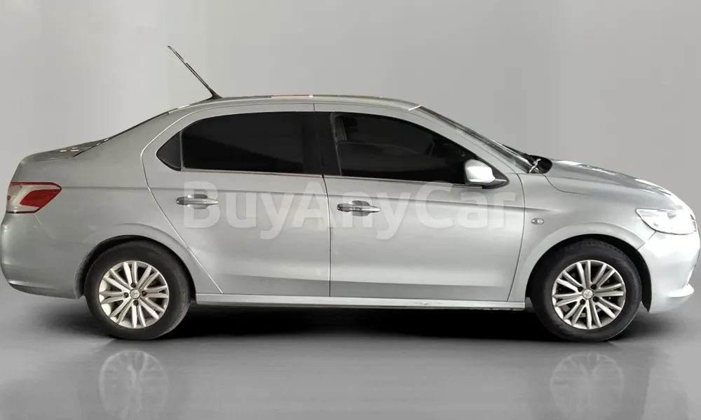 Vehicle photo 3
