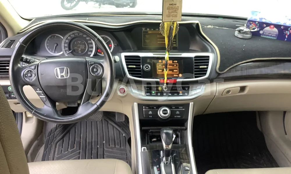 Vehicle photo 8