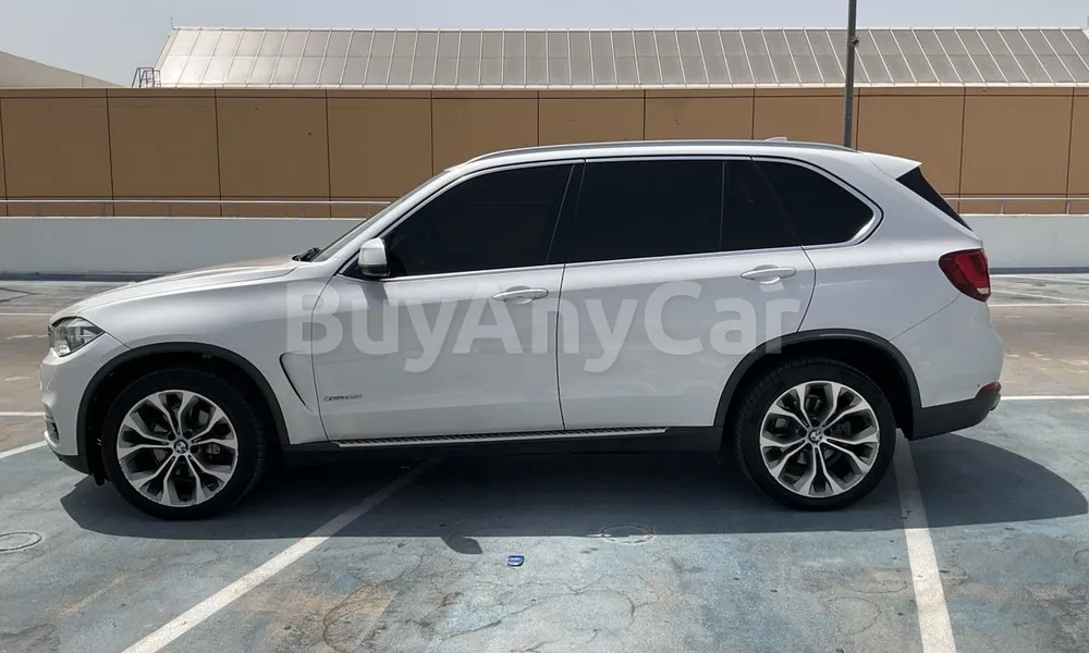 Vehicle photo 4