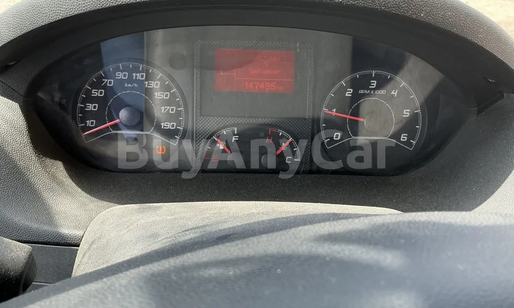 Vehicle photo 7